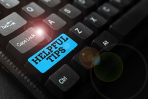 Keyboard with a highlighted key reading "helpful tips" to show that this blog post offers tips for therapists, counsellors and psychiatrists trying to quickly optimize their website by doing a little between client sessions.