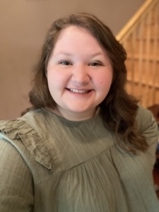 Photo of Brianna Joplin, a mental health SEO specialist who offers SEO for therapists at Simplified SEO Consulting. Learn to find your ideal clients through the world of SEO and keywords.