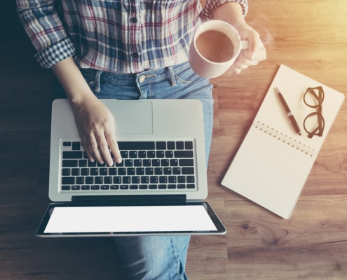 Shows a therapist writing a blog while drinking coffee. Symbolizes how seo consulting supports therapists blogging to boost their SEO and reach their ideal clients.