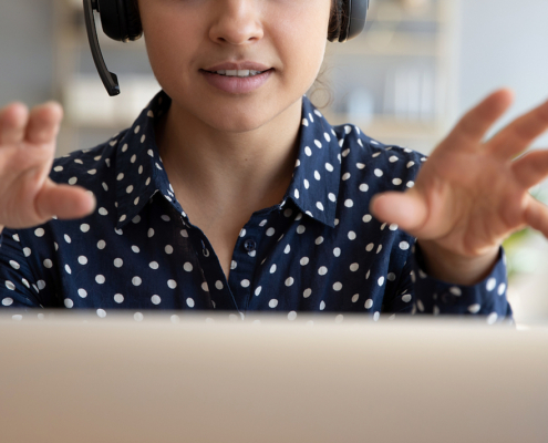 SEO specialist meeting with a therapist over video call, explaining how local seo for therapists and seo for counselors can bring in more ideal clients. The conversation focuses on seo for therapists strategies that happen behind the scenes so the clinician can stay focused on client care.