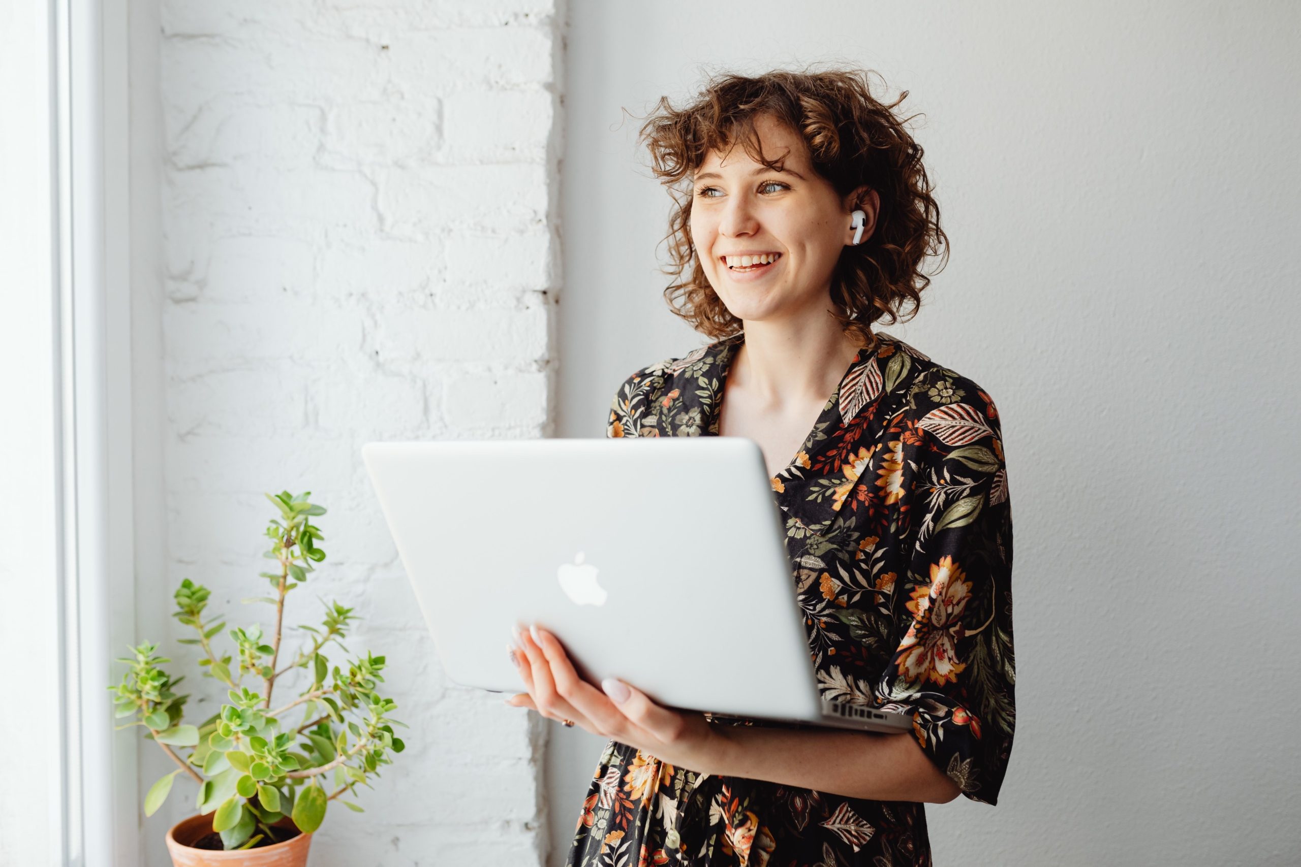 Therapist Visibility - ai and seo - ai search optimization - search engine optimization Happy therapist using a laptop, representing therapists building online visibility through SEO and AI search strategies.